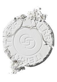 Compact en poudre blanc en forme de disque, partiellement cassé, avec une surface texturée présentant un logo de marque en relief et une inscription sur les bords.