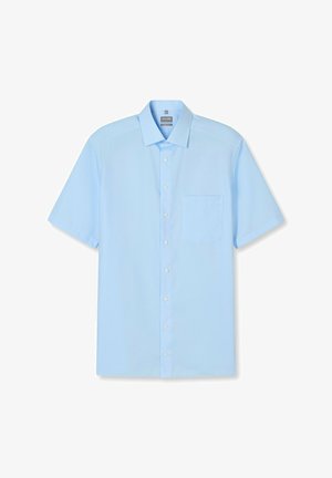 Hellblaues Kurzarmhemd aus glattem Stoff, mit durchgehender Knopfleiste, Kragen und einer Brusttasche auf der linken Seite.
