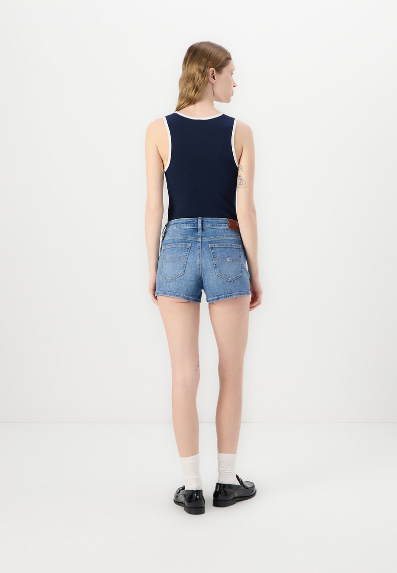 Tommy Jeans NORA - Džínové kraťasy - denim medium
