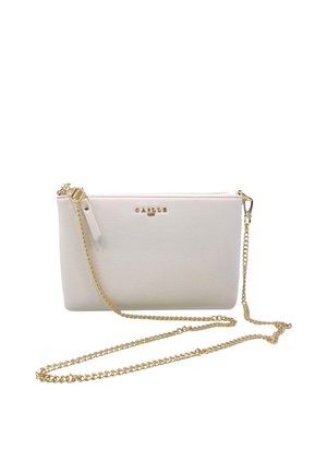 Borsetta da polso in pelle bianca con cerniera dorata e tracolla a catena dorata staccabile, con logo "GALLÉ" in lettere dorate sulla parte anteriore.