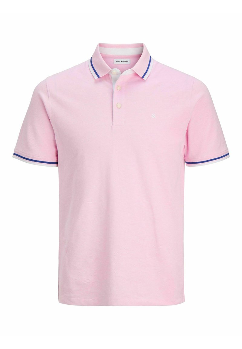 Polo in rosa chiaro, realizzato in tessuto strutturato. Presenta una chiusura con due bottoni e accenti a righe blu e bianche sul colletto e sulle maniche.