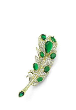 Spilla d’oro a forma di foglia con pietre preziose verdi ovali e a forma di goccia e piccoli cristalli chiari incastonati lungo le vene.