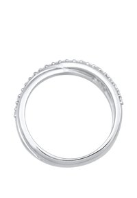 Sølvring med en glat, poleret overflade og en række små, runde perler langs den ydre kant. Enkel, minimalistisk design.