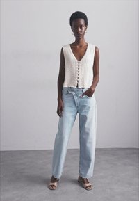 KNITID CABLED BUTTON VEST - Γιλέκο - calico