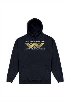 Schwarzer Hoodie mit einer Vorderentasche, ausgestattet mit einem grafischen Design in Gelb, Silber und Weiß sowie Text. Baumwollmischgewebe.