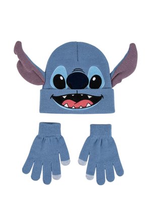 Blauw gebreide muts met het gezicht en de oren van Stitch, gecombineerd met bijpassende blauwe handschoenen met grijze vingertoppen.