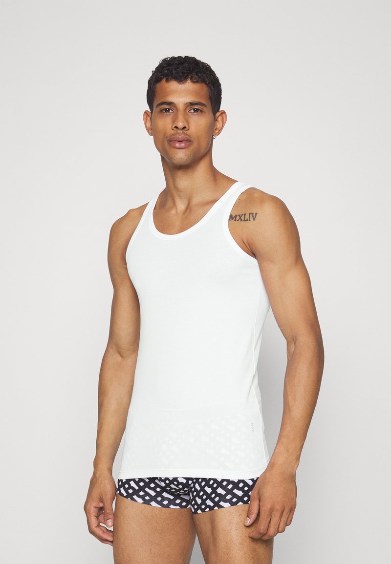 Descubrir 80+ imagen calvin klein mens undershirt Thptnganamst.edu.vn