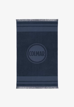 Asciugamano blu navy con bordi frangiati, caratterizzato da un logo circolare "COLMAR" al centro e due strisce orizzontali vicino al fondo. Texture morbida.