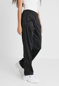 Fila GERALYN BUTTON PANTS - Pantalon de survêtement - black