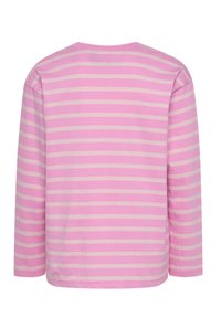 Långärmad bomullströja med horisontella rosa och beige ränder, med rundad nacke och avslappnad passform. Slät textur och enkelt utseende.