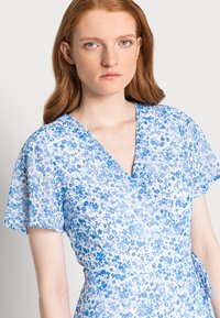 Anna Field Vestido de dia - white/blue/multi coloured