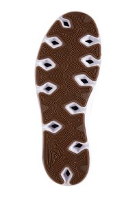 Schuhsohle mit einer gewölbten weißen Kante und einer braunen Gummibasis, die ein geometrisches Muster und Aussparungen für Traktion aufweist.