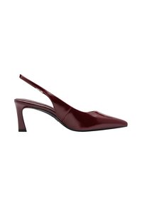 Σκούρο κόκκινο παπούτσι slingback με ψηλή φιάπα από πατενταρισμένο δέρμα, μυτερή μύτη και λεπτή φιάπα τεσσάρων εκατοστών, εμφανιζόμενο από το πλάι.