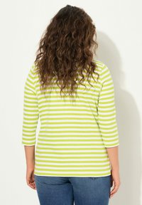 Ulla Popken STRIPED 3/4 SLEEVE  TEE - Langarmshirt - apple green