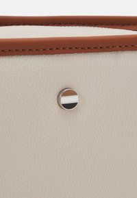 BOSS SANDY CROSSBODY - Skuldertasker - open white