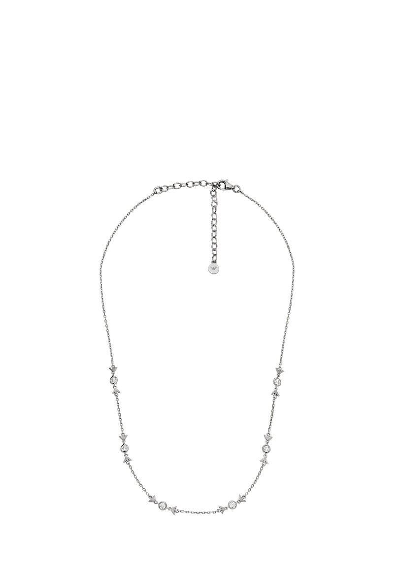 Silverfärgad kedja med hängsmycke som har växelvis rund och bladformade accenter med klara ädelstenar, justerbar längd med karbinhake.