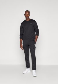 Jack & Jones Performance JPSTGORDON JJBASIC ICE CARGO PANTS - Hlače - black
