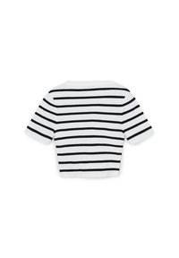 Camicia a maniche corte tagliata, bianca con righe orizzontali nere. Tessuto in cotone morbido con scollatura rotonda e leggere aperture laterali all'orlo.