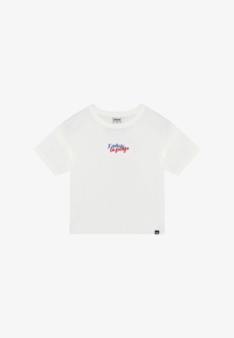 T-shirt blanc à manches courtes avec « j'adore la plage » brodé en lettres bleues et rouges, coupe droite et texture douce.