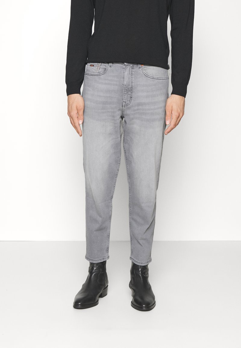 BOSS TATUM Jeans Tapered Fit charcoal/anthrazit Zalando.de