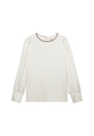 Biała bluzka z długimi rękawami, plisowanymi detalami na ramionach i ozdobnym dekoltem z biżuterią. Materiał wydaje się gładki i lekki.