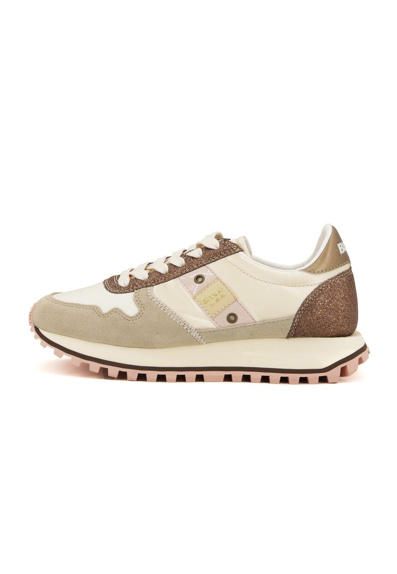 Scarpa da corsa con upper in pelle crema e scamosciato beige, dettagli in glitter marrone, suola rosa chiaro e texture a contrasto.