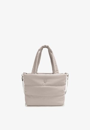Bolso tote beige claro acolchado con asas acolchadas, correa de hombro desmontable y pequeño emblema en el centro delantero.