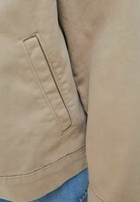 Thumbnail Image 7