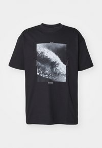 Salomon ALL THAT RIDEZ TEE UNISEX - Μπλουζάκι με στάμπα - deep black