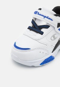 Champion WAVE UNISEX - Zapatillas de entrenamiento - white/black/blue