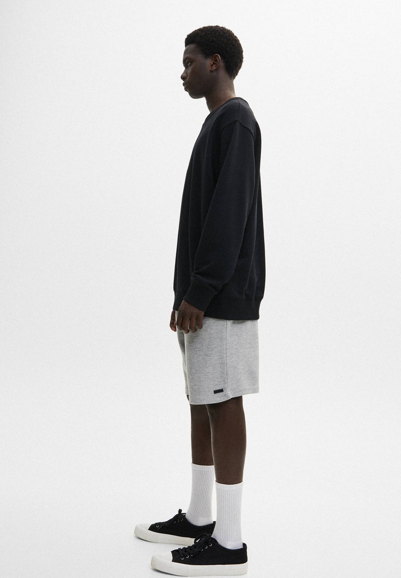 Herren Trainingsanzüge | PULL&BEAR BERMUDA JOGGERS WITH DRAWSTRING Jogginghose light grey/hellgrau - WU04262 Herren Trainingsanzüge | PULL&BEAR BERMUDA JOGGERS WITH DRAWSTRING Jogginghose light grey/hellgrau - WU04262