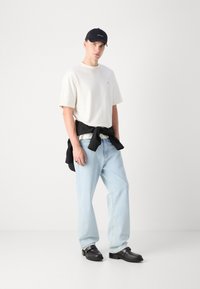 Calvin Klein Jeans HEAVY RELAXED TEE - Základné tričko - ivory