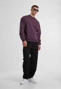 Urban Classics FLUFFY CREWNECK - Sudadera - plumpurple