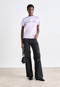 Calvin Klein Jeans MONOLOGO REGULAR TEE - Camiseta estampada - candy apple