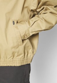 Carhartt WIP NEWHAVEN JACKET - Let jakke / Sommerjakker - sable