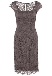 Robe en dentelle couleur taupe foncé, avec une coupe ajustée, des manches courtes et un ourlet festonné. Le tissu est orné de motifs floraux. Détail clé à l'arrière.