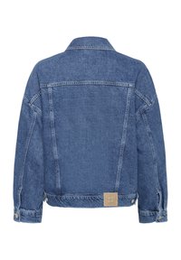 Plava traper jakna s ovratnikom, dugim rukavima i dugmadima na manžetama. Ima leđa s yokeom i kvadratnu oznaku na rubu.