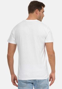Re:Covered TOPGUN LOGO CORE - Triko s potiskem - white