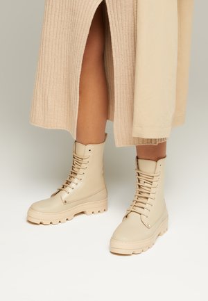 BOKINA EMBOSSED UNISEX - Veterboots - desert beige