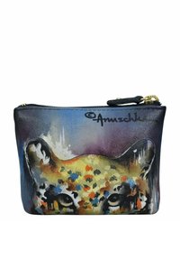 Leren etui met een kleurrijk leeuwenkoppenontwerp. Donkere achtergrond met een gouden rits en blauwe, oranje en zwarte accenten.