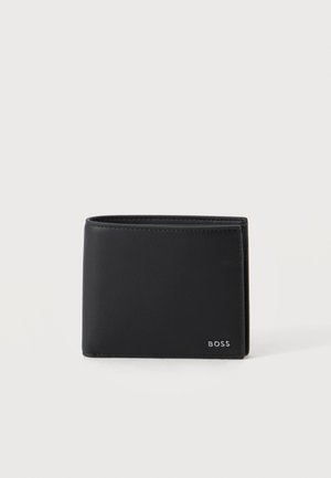 Čierna kožená peňaženka bi-fold so strieborným logom BOSS v pravom dolnom rohu, zobrazená na jednoduchom svetlom pozadí.