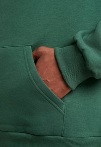 Pier One Jersey con capucha - olive