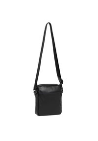 Borsa a tracolla nera in pelle con apertura a zip, tracolla regolabile e logo impresso. Presenta una texture liscia e una forma rettangolare compatta.