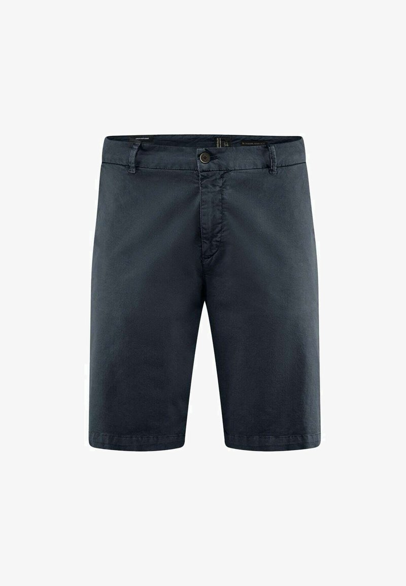 Pantaloni corti da uomo in cotone blu scuro con una texture liscia. Presentano un sistema di chiusura a bottone e passanti per cintura, tagliati sopra il ginocchio per una vestibilità su misura.