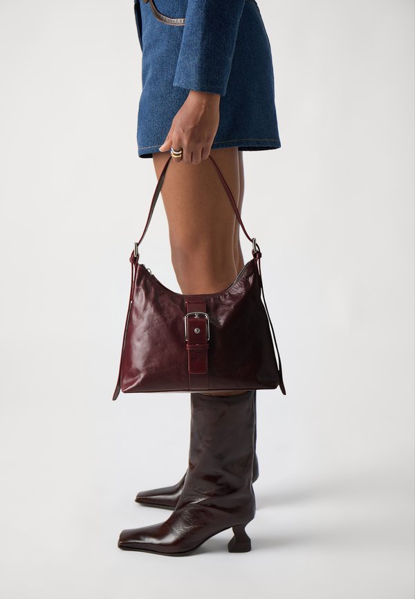 PALMI - Handbag - cherry
