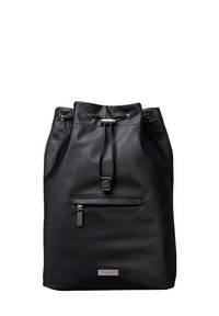 Zaino nero con cordino, dotato di tasca frontale con zip e targhetta in metallo argentato di Calvin Klein al centro in basso.