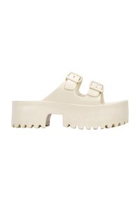 Sandali platform beige con suola spessa, due cinturini regolabili con fibbie rettangolari e una finitura opaca liscia.