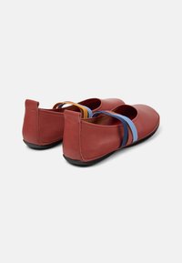 Camper RIGHT NINA - Bailarinas con hebilla - mittelrot