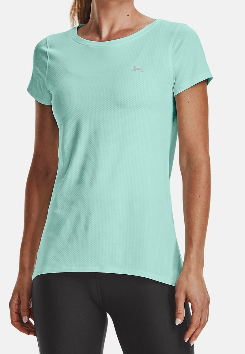 Jasnoturkusowy sportowy T-shirt z teksturowanej tkaniny, z okrągłym dekoltem i krótkimi rękawami, z małym logo na piersi.