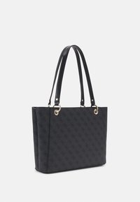 Sac fourre-tout noir en toile enduite, avec un motif monogramme, deux poignées, des garnitures dorées et une forme structurée.